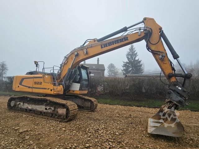 Chain excavator LIEBHERR R 922 Litronic