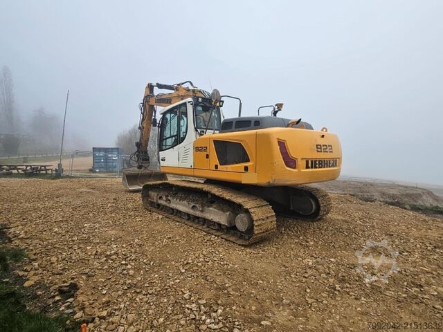 Chain excavator LIEBHERR R 922 Litronic