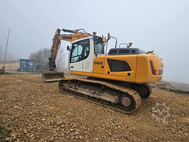 Chain excavator LIEBHERR R 922 Litronic