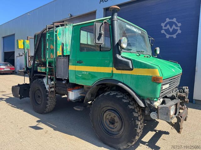 Asphalt-Spritzgerät Unimog 424 **BITUMTANK-GOUDRONEUSE**