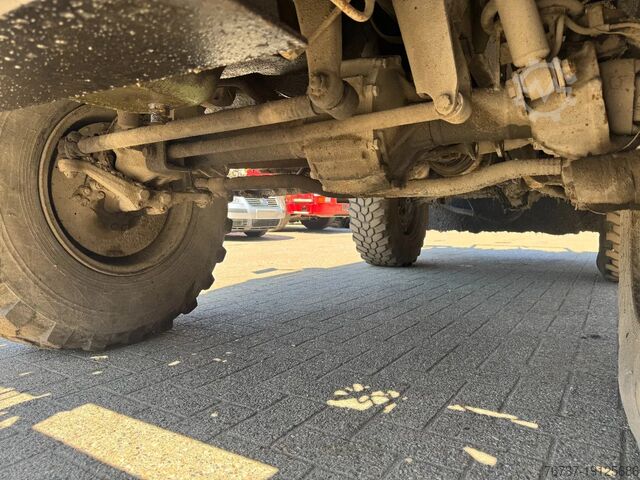 Asphalt-Spritzgerät Unimog 424 **BITUMTANK-GOUDRONEUSE**