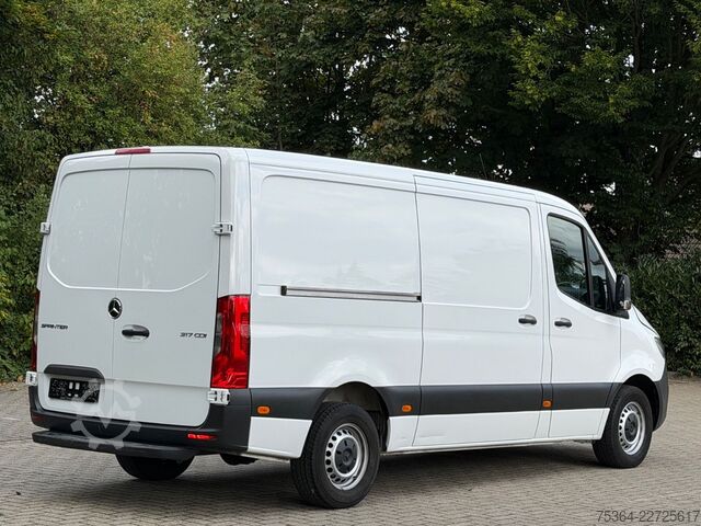 Kleinbus MERCEDES-BENZ Sprinter 317 BlueTEC Lang 2 x Schiebetür Klima