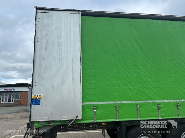 Auflieger mit Pritsche & Plane Schmitz Cargobull Curtainsider Standard UK