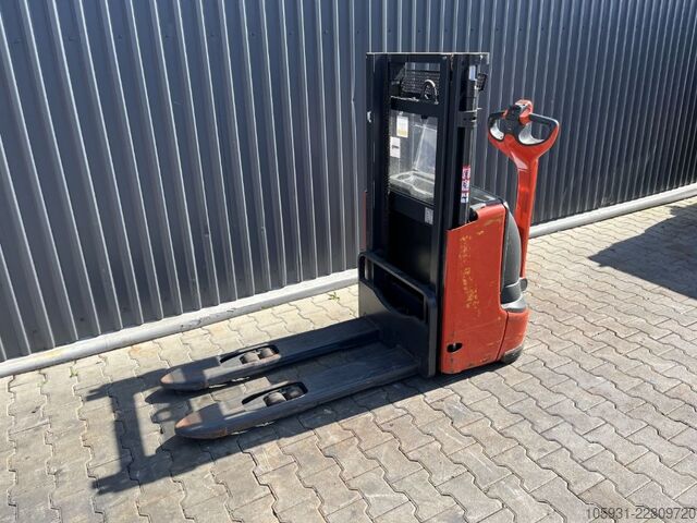 Pedestrian Stacker Linde L10