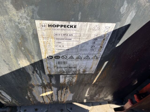 Electric 3-wheel forklift Linde E16-02