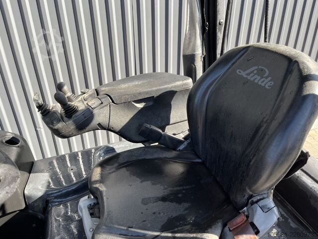 Electric 3-wheel forklift Linde E16-02