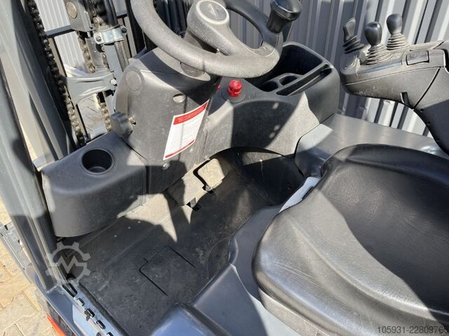 Electric 3-wheel forklift Linde E16-02