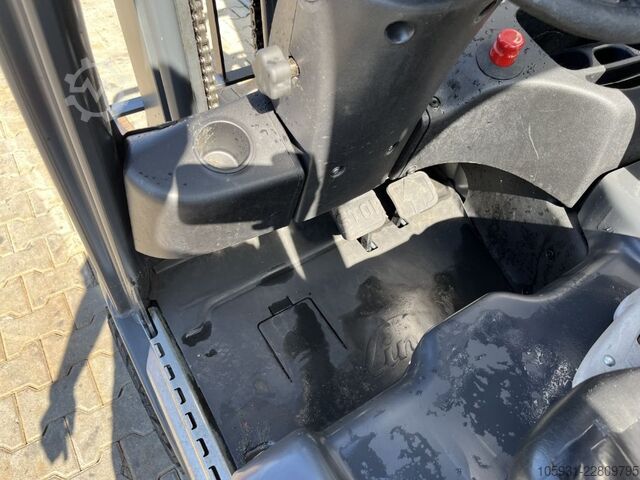 Electric 3-wheel forklift Linde E15-02