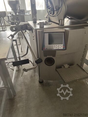 Meat processing machine NADZIEWARKA HANDTMANN Z OBKRĘCARKĄ VF616