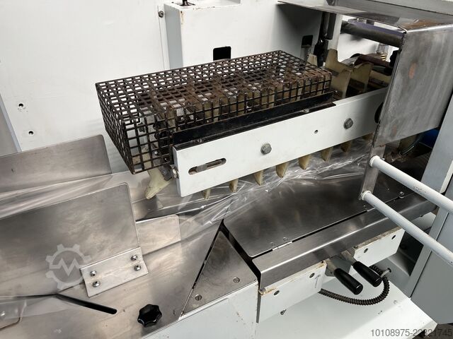 Flow pack machine Record Packaging Machinery jaguar 88