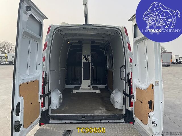 Hebebühne Renault Master 145.35 Nacelle