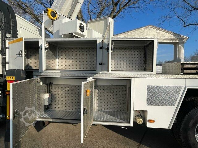 Working platform truck Volvo FM9 mit Bronto Skylift E22ALR Arbeitsbühne