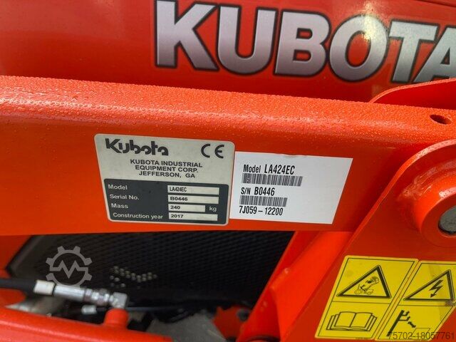 Hofschlepper Kubota B2650 mit Frontlader und Schaufel