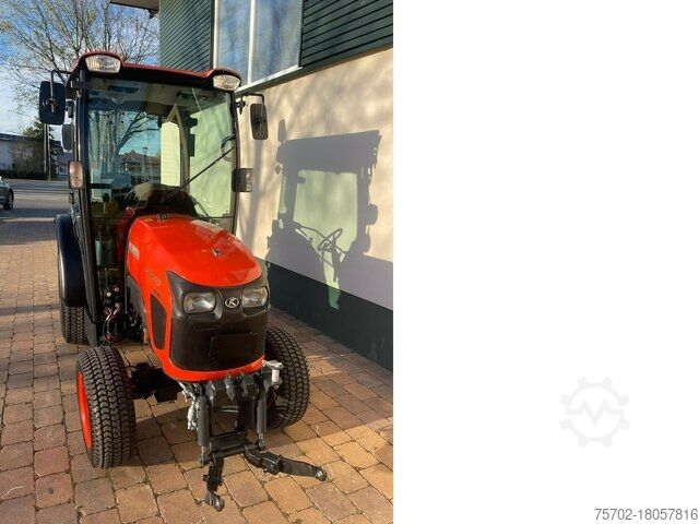 Hofschlepper Kubota STW40 Allrad Schlepper