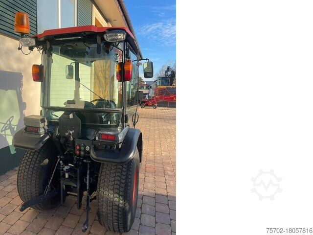 Hofschlepper Kubota STW40 Allrad Schlepper