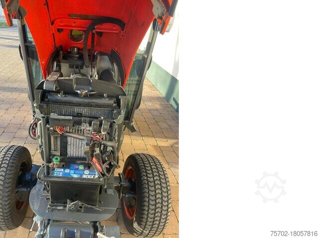Hofschlepper Kubota STW40 Allrad Schlepper