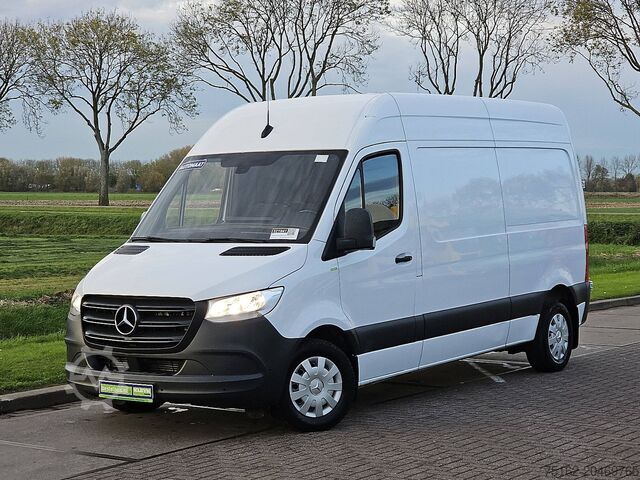 High-roof van MERCEDES-BENZ SPRINTER 314 L2H2 Mbux Automaat!