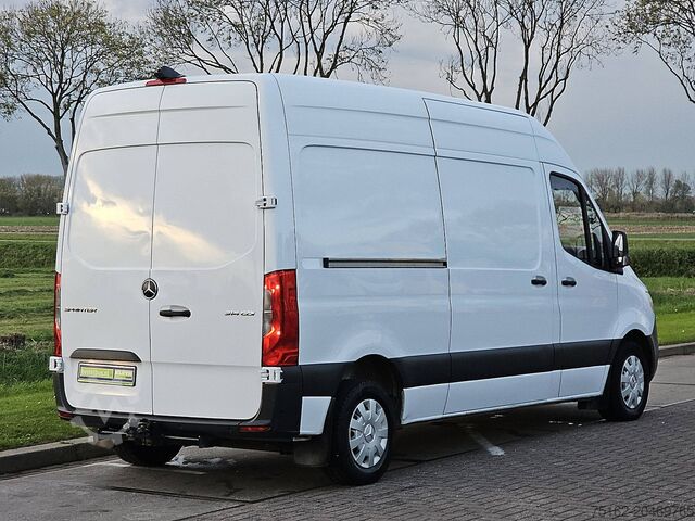 High-roof van MERCEDES-BENZ SPRINTER 314 L2H2 Mbux Automaat!