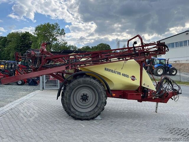 Pesticide sprayer Hardi Navigator Delta 4000-27