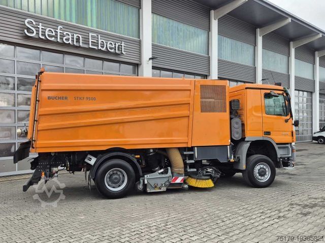 Kehrmaschine MERCEDES-BENZ Actros 2032 A 4x4 Bucher STKF 9500 Airport 30x