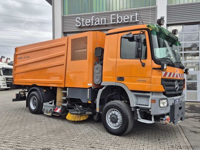 Kehrmaschine MERCEDES-BENZ Actros 2032 A 4x4 Bucher STKF 9500 Airport 30x