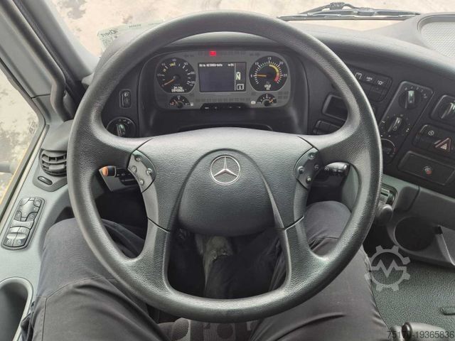 Kehrmaschine MERCEDES-BENZ Actros 2032 A 4x4 Bucher STKF 9500 Airport 30x