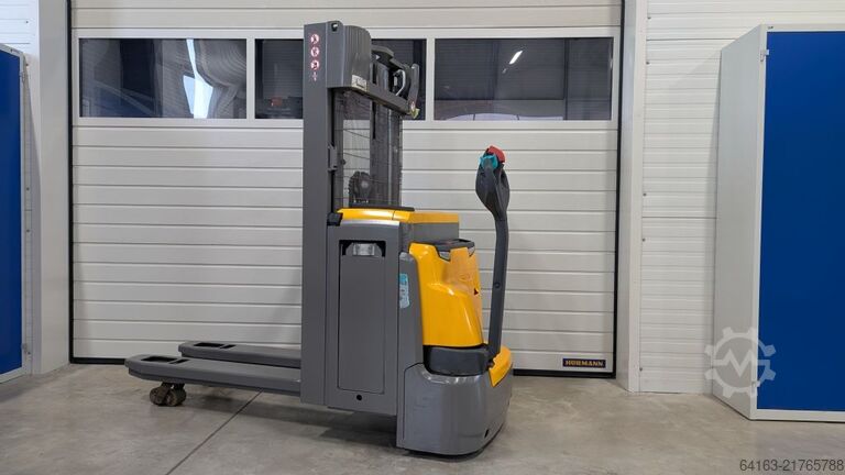 High Lift stacker Jungheinrich EJC 214z Li 250ZZ