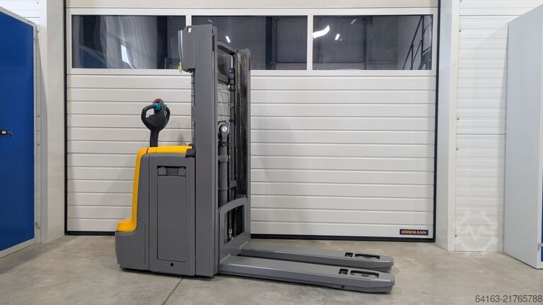 High Lift stacker Jungheinrich EJC 214z Li 250ZZ