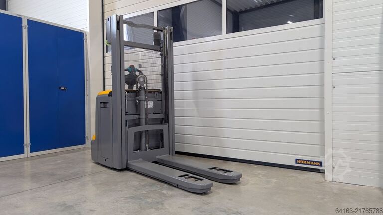 High Lift stacker Jungheinrich EJC 214z Li 250ZZ