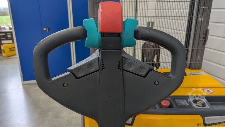 High Lift stacker Jungheinrich EJC 214z Li 250ZZ