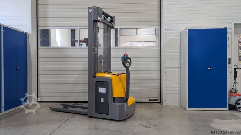 High Lift stacker Jungheinrich EJC 214 535DZ