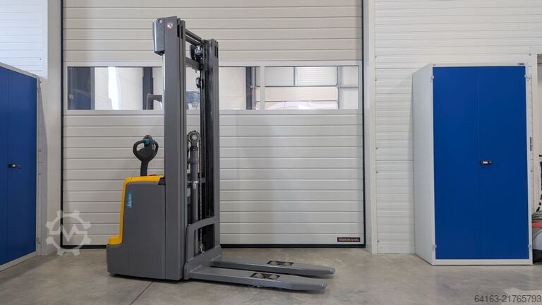 High Lift stacker Jungheinrich EJC 214 535DZ