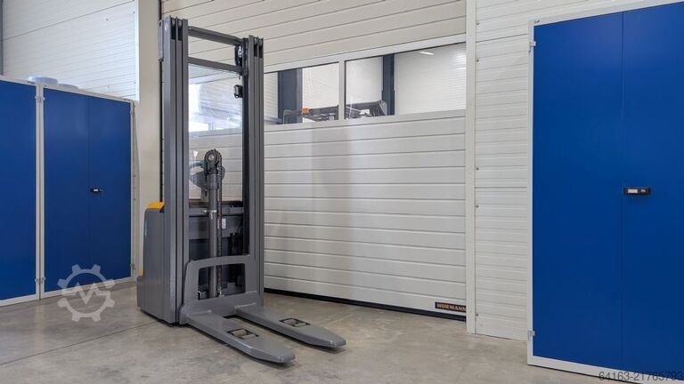 High Lift stacker Jungheinrich EJC 214 535DZ