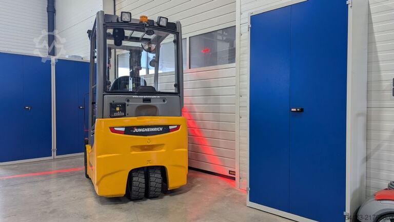 Electric 3-wheel forklift Jungheinrich EFG 213 LiIon Batterie