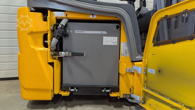 Electric 3-wheel forklift Jungheinrich EFG 213 LiIon Batterie