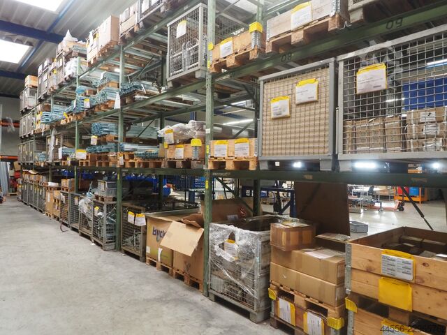 Heavy-duty shelf  