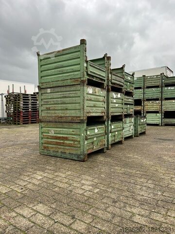 Batch of steel stacking containers with green lid