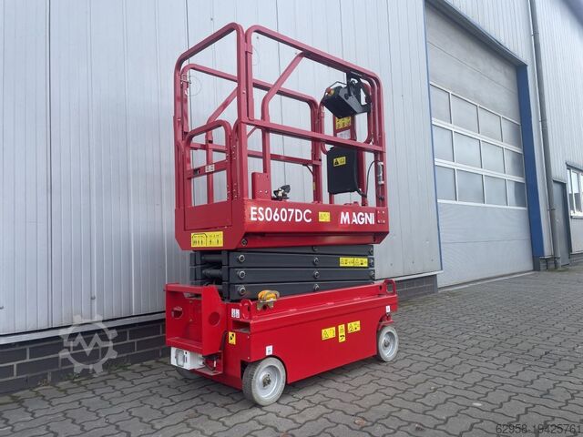 Scherenarbeitsbühne Magni ES0607DC - VORFÜHRGERÄT