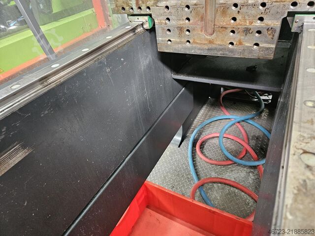 Injection molding machine ENGEL e-motion 440/100