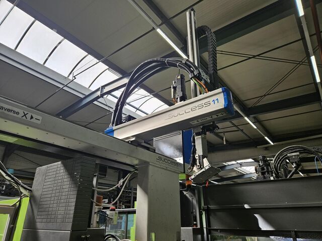 Injection molding machine ENGEL e-motion 440/100