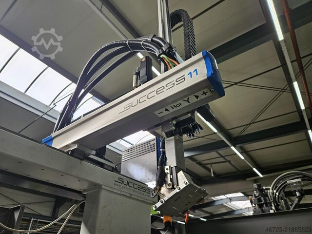 Injection molding machine ENGEL e-motion 440/100
