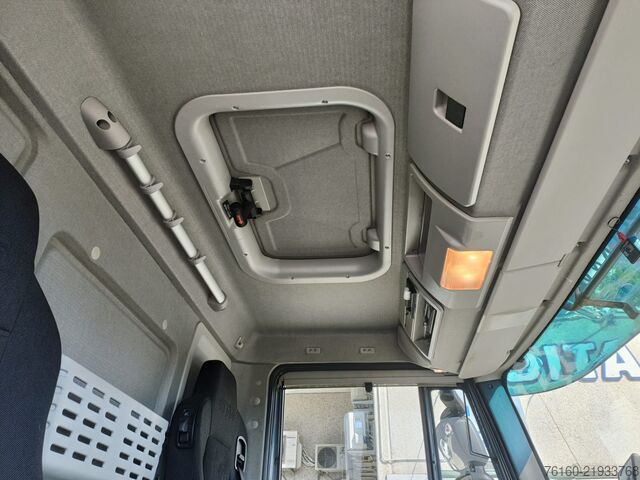 Curtainsider body with sliding tarpaulins IVECO EUROCARGO 160E32P