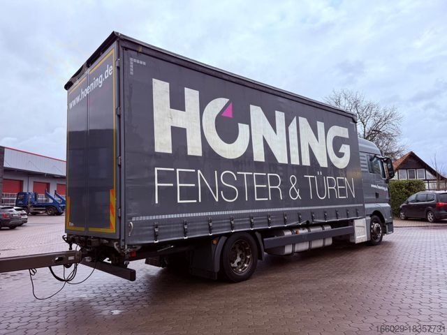 Flatbed truck with tarp MAN TGX 18.440 LL Volumen LKW mit Staplerhalterung