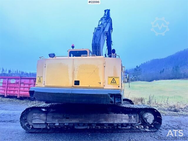 Raupenbagger Volvo EC200 crawler excavator with rototilt and narrow b