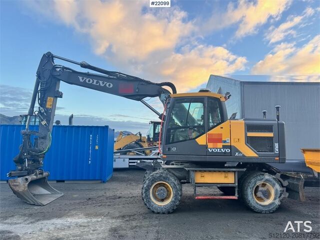 Radbagger Volvo EW160E wheeled excavator with rototilt and two buc