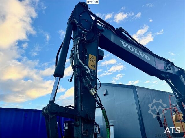 Radbagger Volvo EW160E wheeled excavator with rototilt and two buc