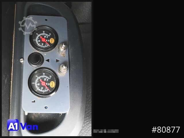 Pritschenwagen RENAULT Master Pritsche Doka, AHK 3,5Tonnen , Klima, Luftfederung