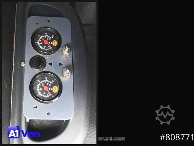 Pritschenwagen RENAULT Master Pritsche Doka, AHK 3,5Tonnen , Klima, Luftfederung