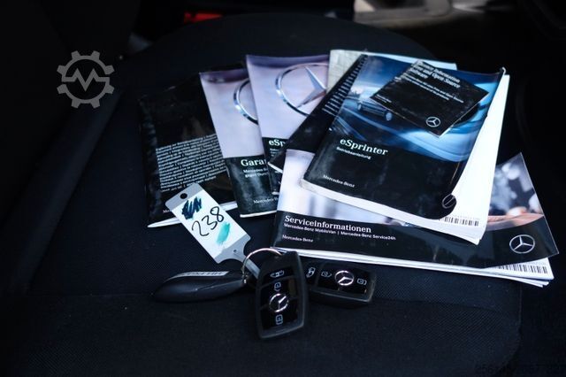 High top van MERCEDES-BENZ eSprinter Kasten 312 L2 terie Klima