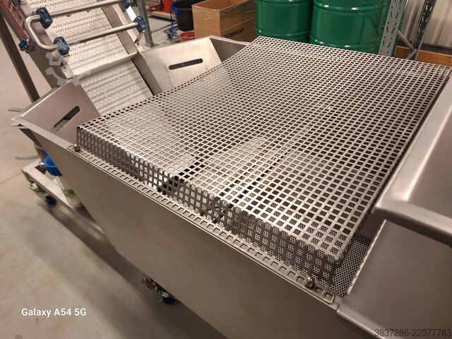 Fruit washer with brusher and grinder MAURER GÉP Kft. MKMDK 3000 fruit wascher with brusher an